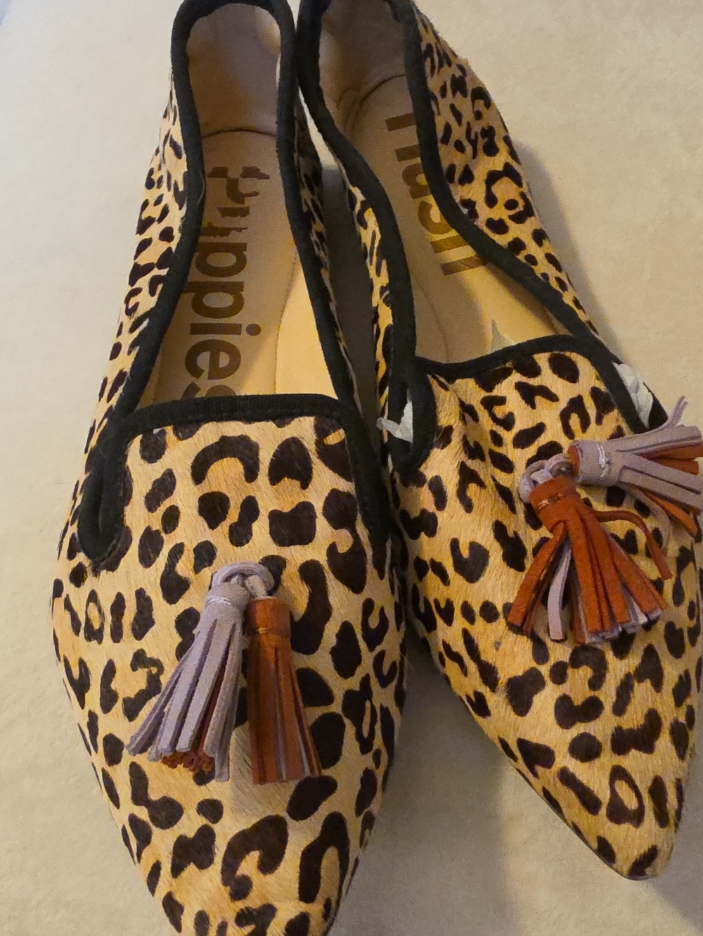 HUSH PUPPIES SADIE Leopard Print Cowhide Pointed Tassel Flats EUC Sz 9